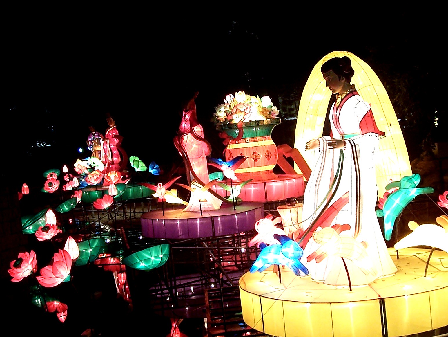 Hong Kong festivals: Mid-Autumn lanterns and the Tai Hang fire dragon dance